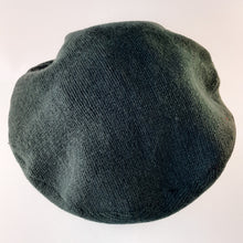 Load image into Gallery viewer, 100% Cashmere and Lambswool Forest Green Beret Hat
