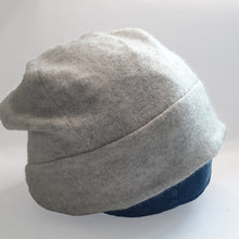 Load image into Gallery viewer, 100% Cashmere Pale Grey Beanie Hat
