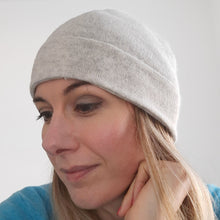 Load image into Gallery viewer, 100% Cashmere Pale Grey Beanie Hat