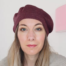 Load image into Gallery viewer, 100% Maroon Red Lambswool Beret Hat