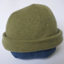 Load image into Gallery viewer, 100% Lambswool Army Green Beanie Hat