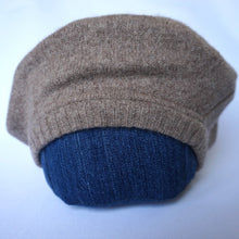 Load image into Gallery viewer, 100% Lambswool Brown Beret