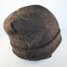 Load image into Gallery viewer, 100% Cashmere Brown Beanie Hat

