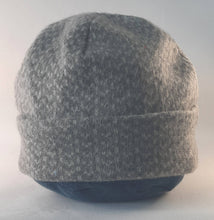 Load image into Gallery viewer, 100% Lambwool Grey Snowflake Beanie Hat
