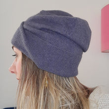 Load image into Gallery viewer, 100% Cashmere Purple Heather Slouchie Hat
