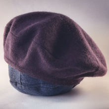Load image into Gallery viewer, 100% Lambswool Grape Purple Beret
