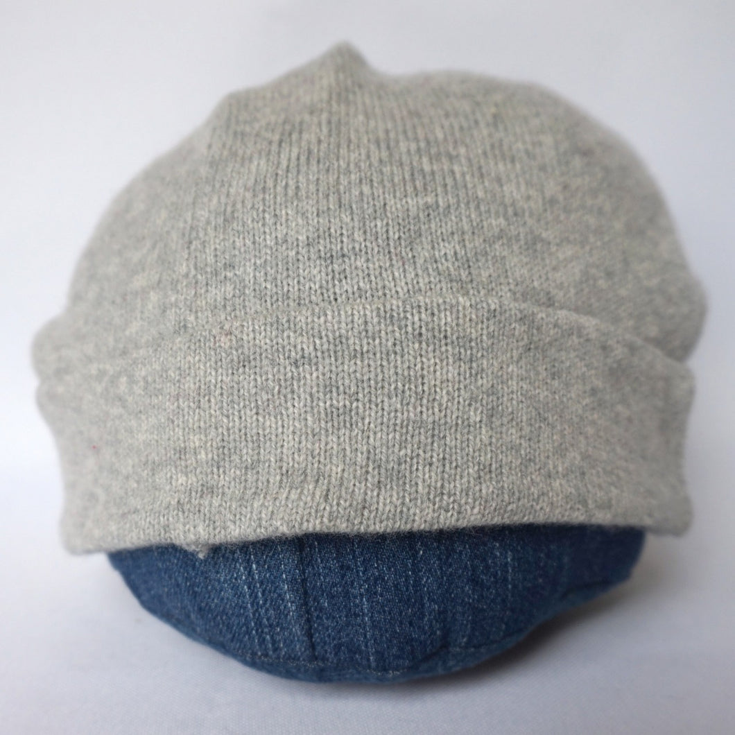 100% Pale Grey Lambswool Beanie Hat