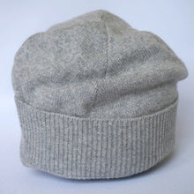 Load image into Gallery viewer, 100% Lambswool Pale Grey Slouchie Hat
