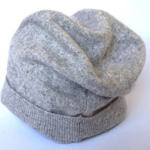 Load image into Gallery viewer, 100% Cashmere Grey Slouchie Hat
