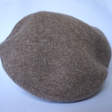 Load image into Gallery viewer, 100% Lambswool Brown Beret
